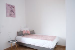 lit simple chambre lila